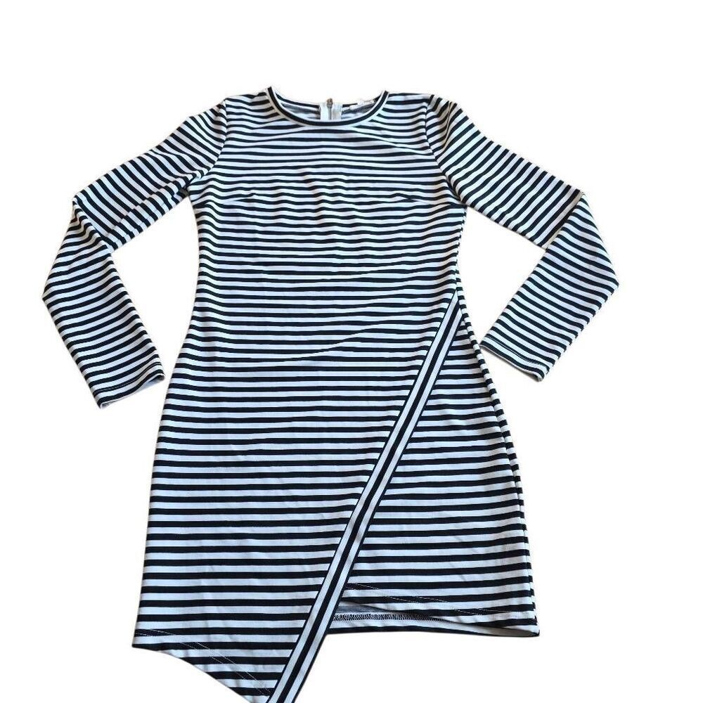 Tea & cup womens Sz M black white striped back zip dress